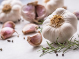 De grosses gousses d'ail